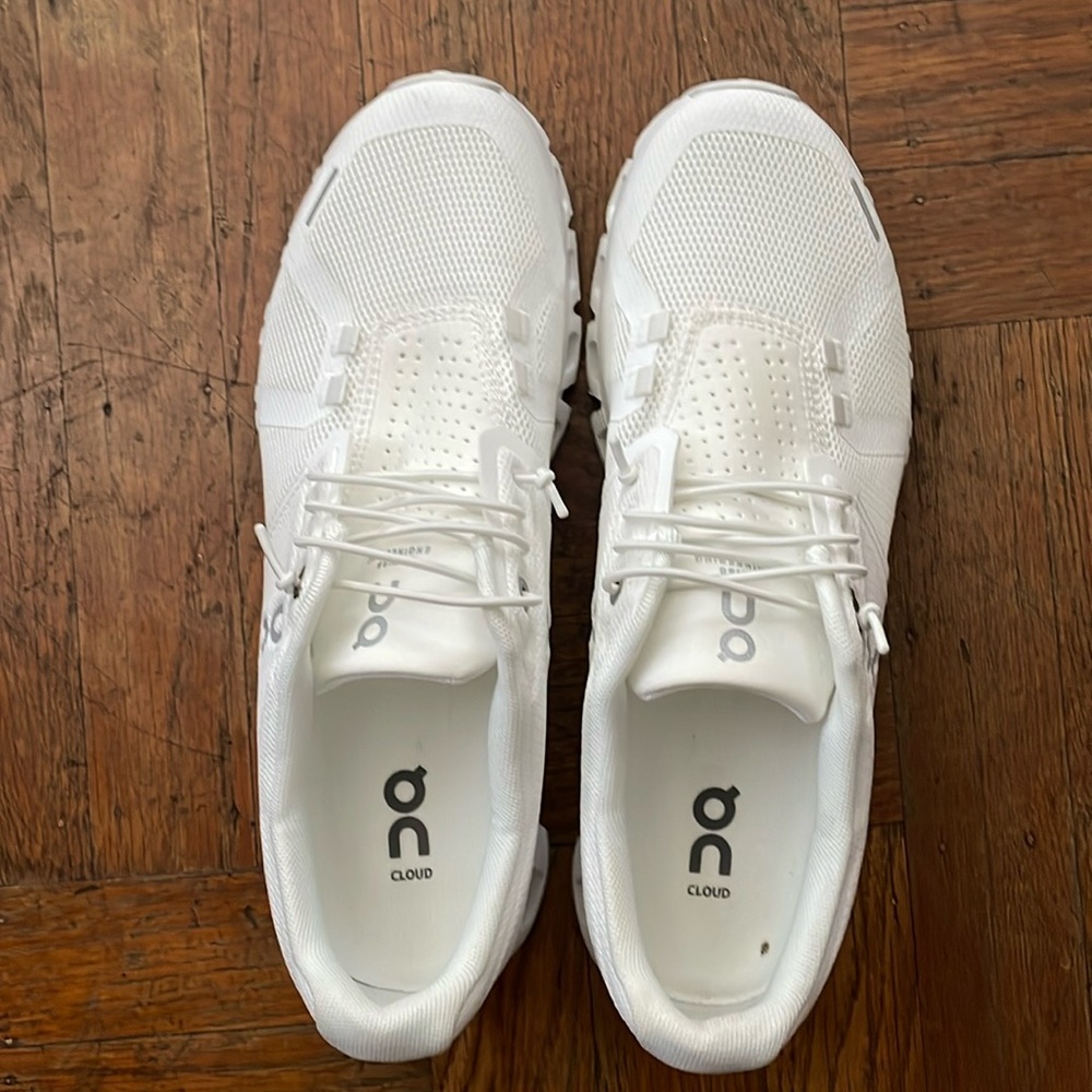 Like New On Running On Cloud 5 Sneakers